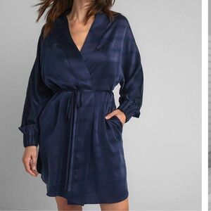 Lunya Washable Silk Robe, size XS/S.